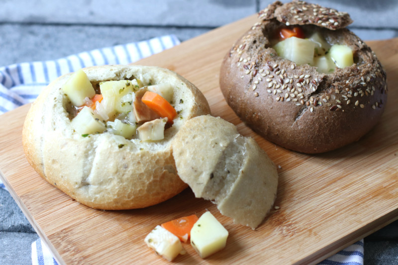 aardappel en knolselderij soep in brood www.jaimyskitchen.nl