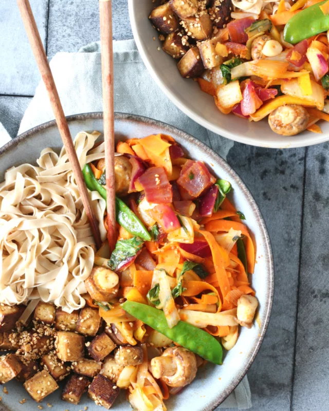 Goed gevoel Richtlijnen excuus Rijstnoedels met groenten en tofu en zelfgemaakte woksaus - Jaimy's Kitchen